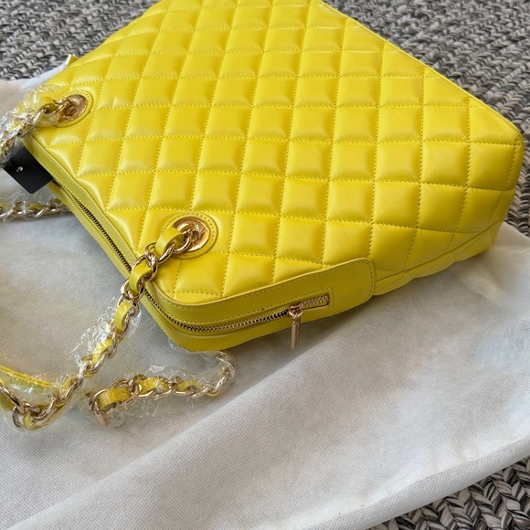 NWT St. John leather Yellow Quilted Shoulder Bag - Picture 5 of 10